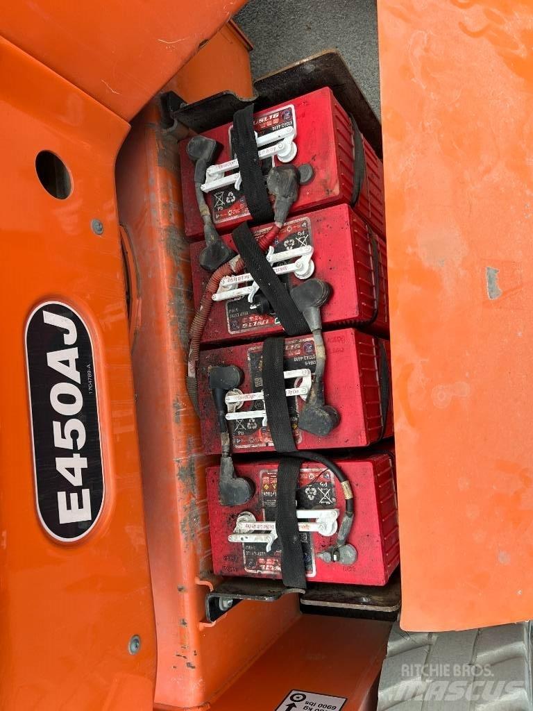 JLG E 450 AJ Karos emelők