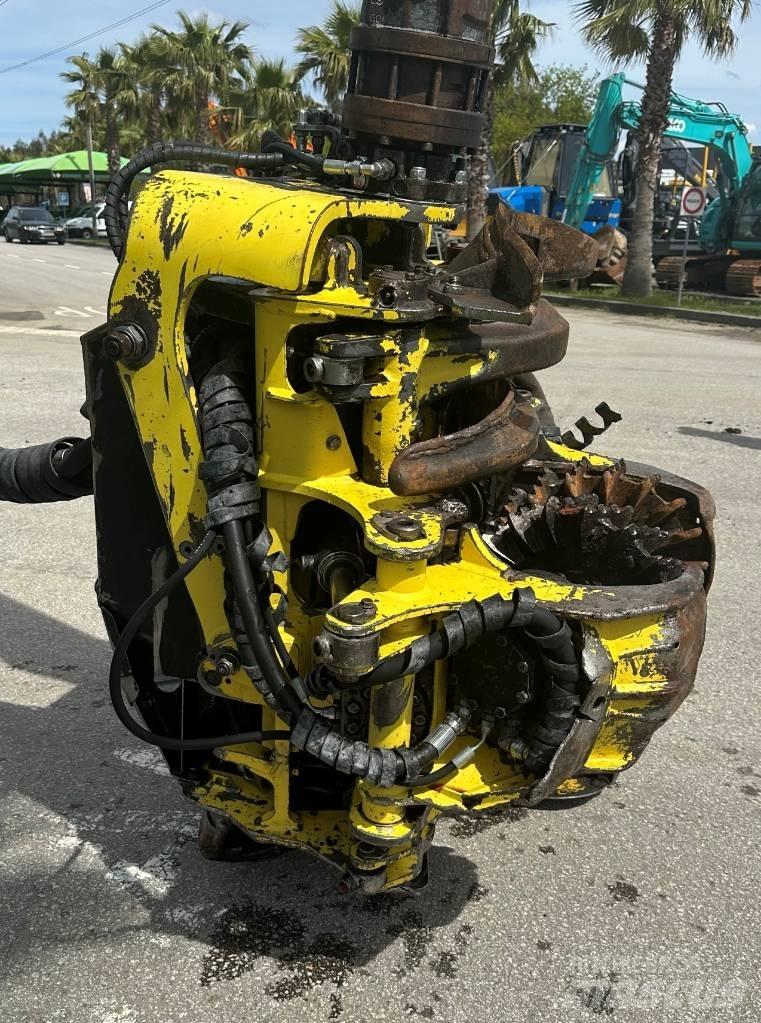 John Deere 1270 D Betakarítók