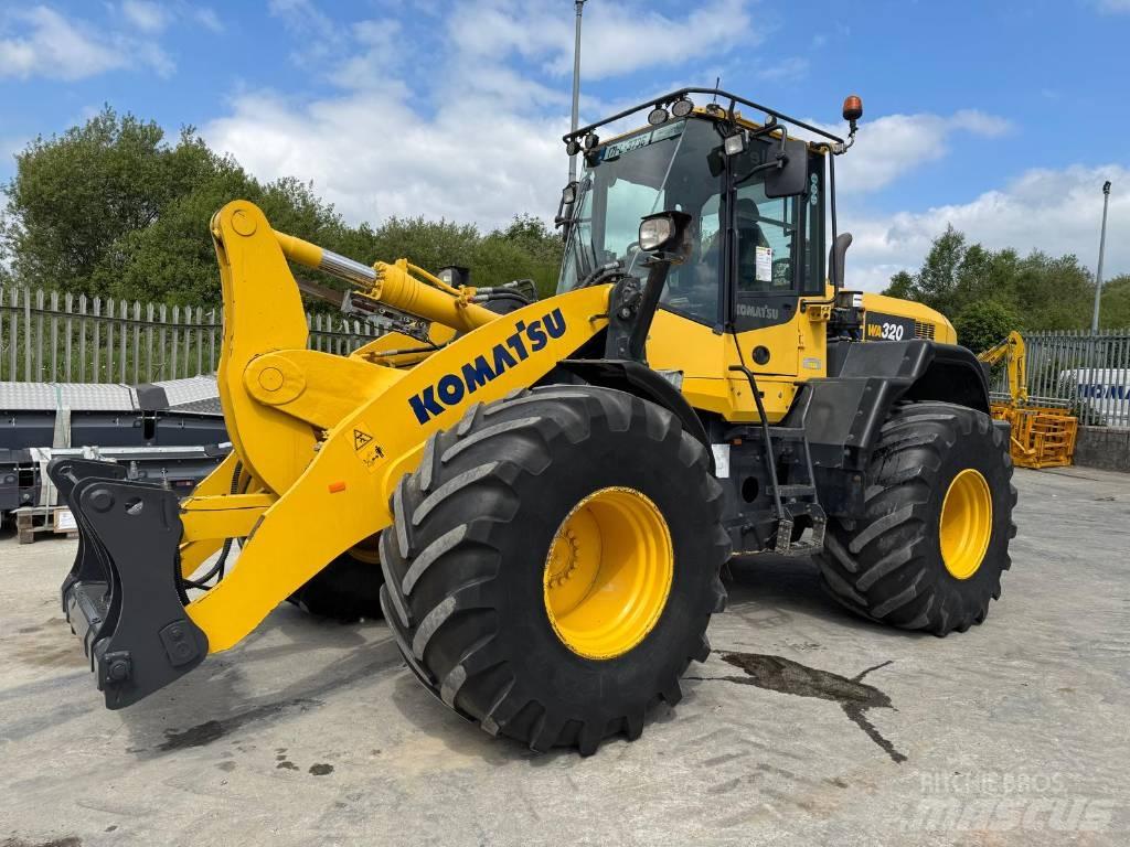 Komatsu WA320-7 Gumikerekes homlokrakodók