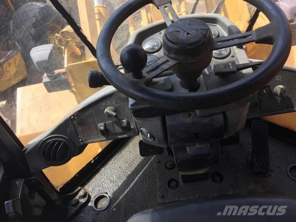 CAT 938 F Gumikerekes homlokrakodók