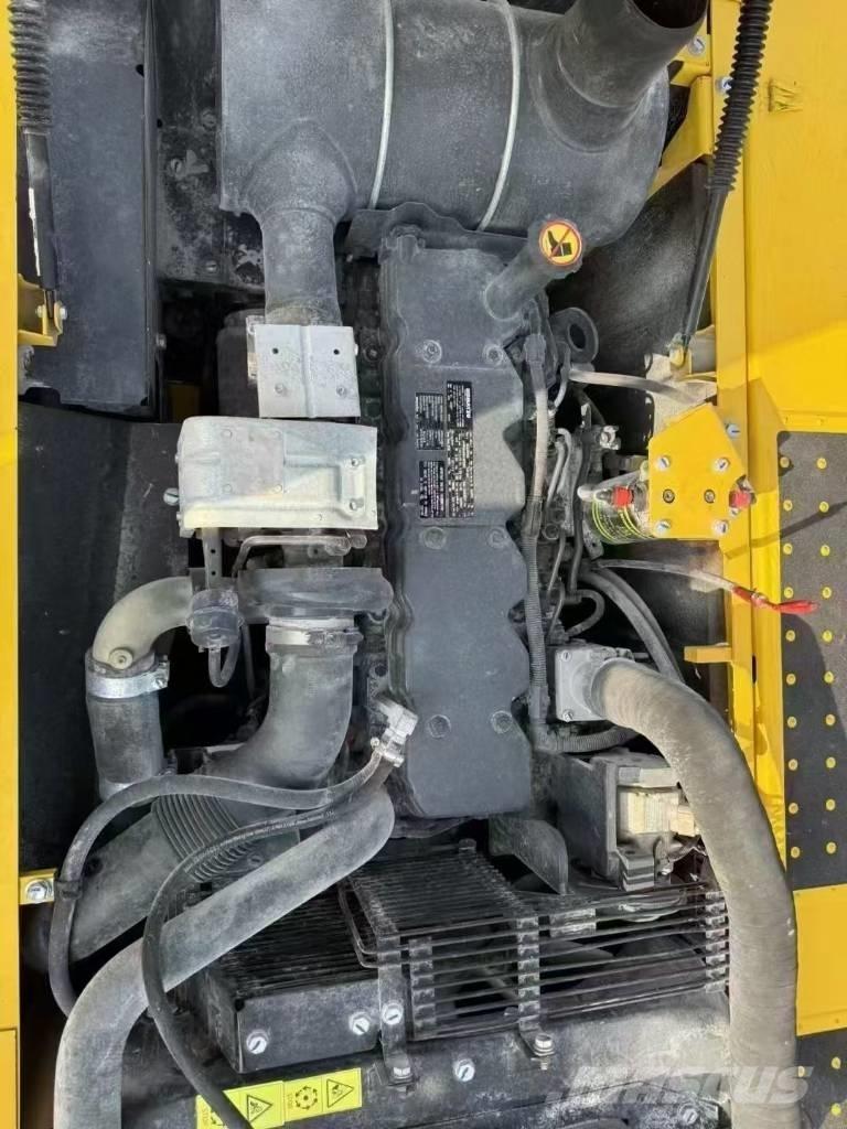 Komatsu PC 220 Lánctalpas kotrók
