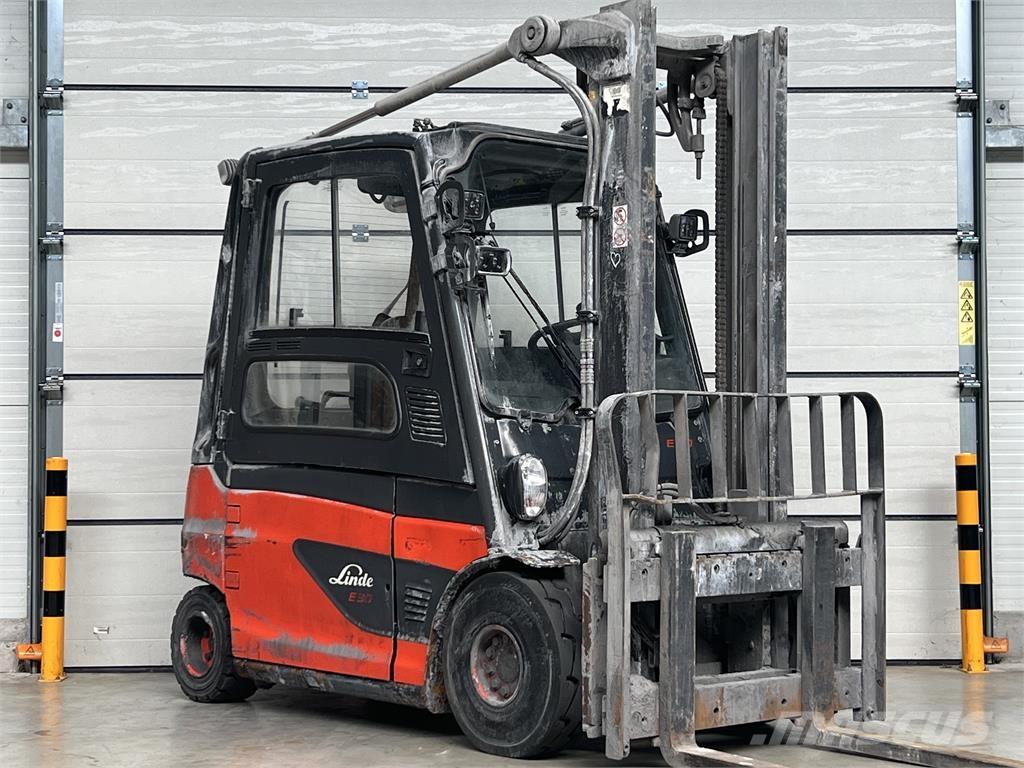 Linde E30L-01 Elektromos targoncák