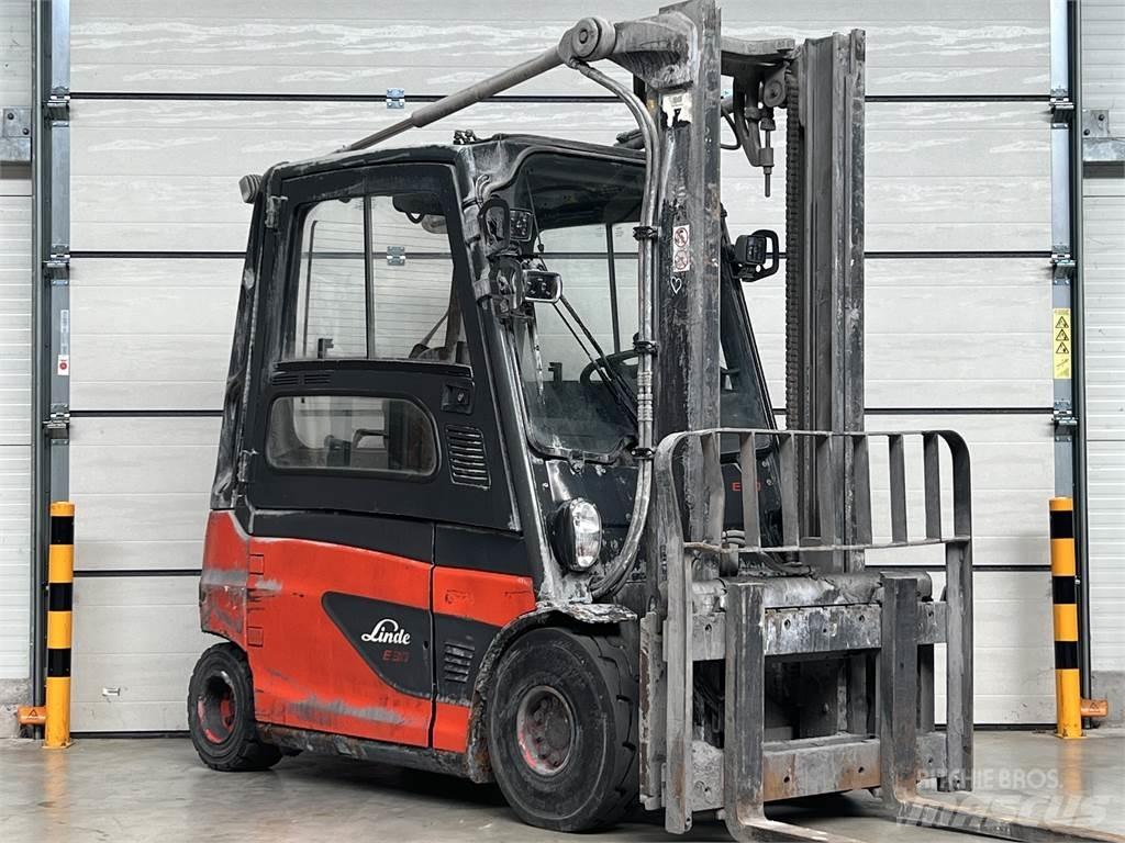 Linde E30L-01 Elektromos targoncák