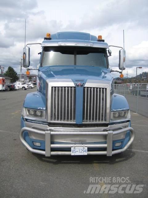 Western Star 5700 XE Nyergesvontatók
