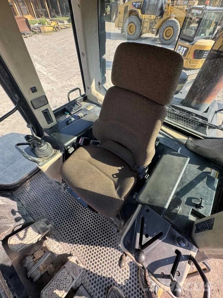 CAT 963 C Lánctalpas homlokrakodók