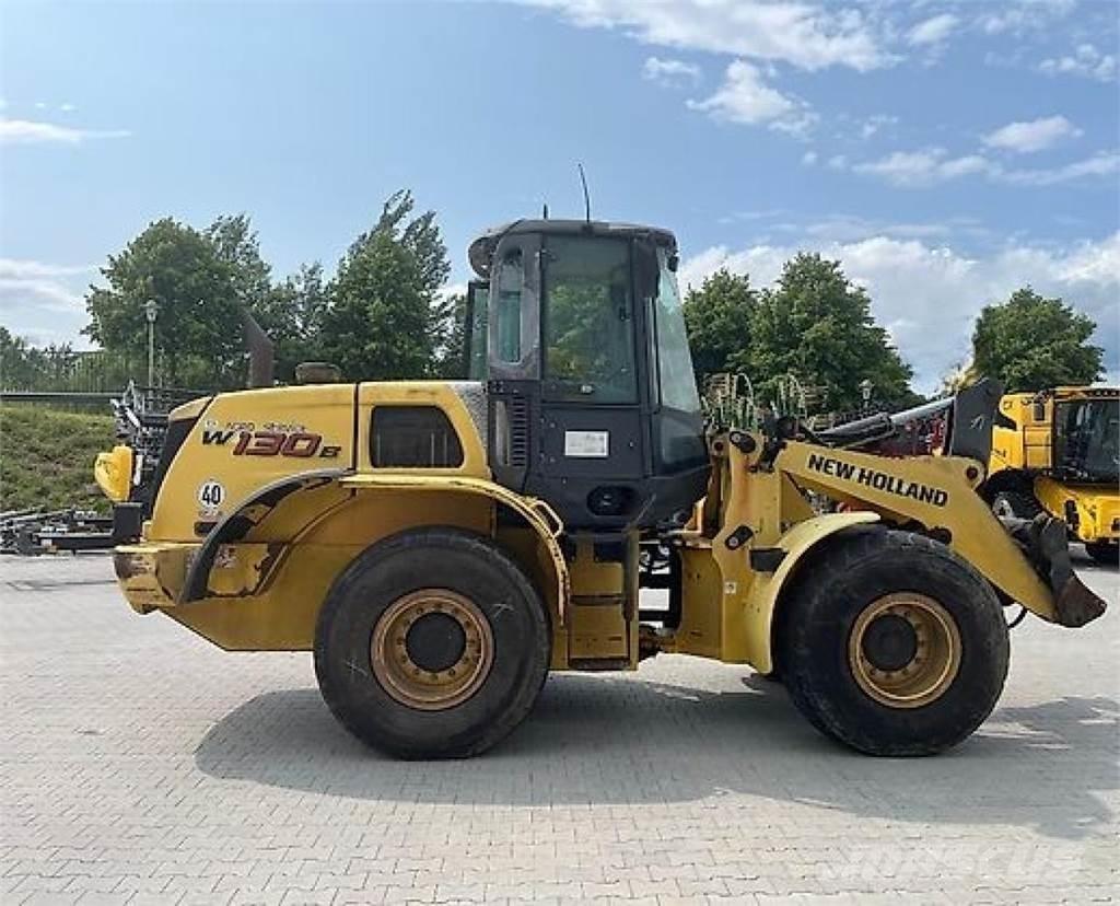 New Holland W 130B Gumikerekes homlokrakodók