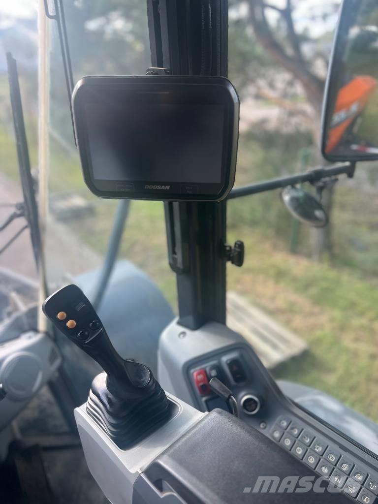 Doosan DL 220-7 Gumikerekes homlokrakodók