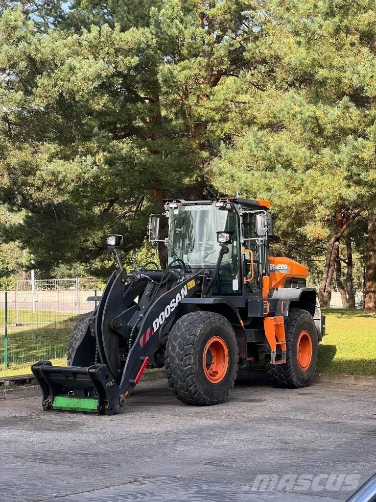 Doosan DL 220-7 Gumikerekes homlokrakodók