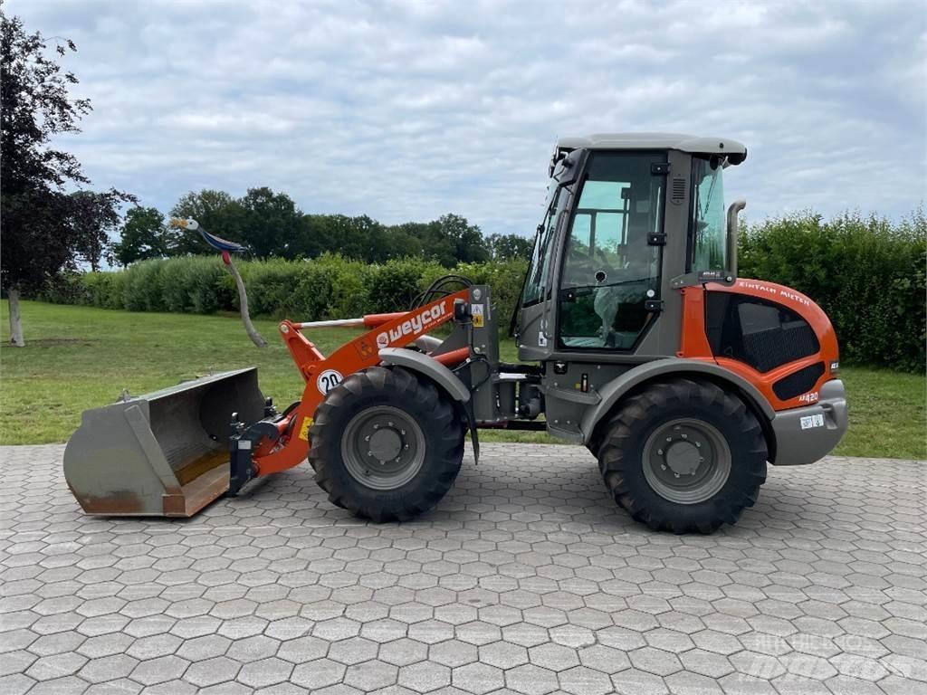 Atlas AR420SL Gumikerekes homlokrakodók