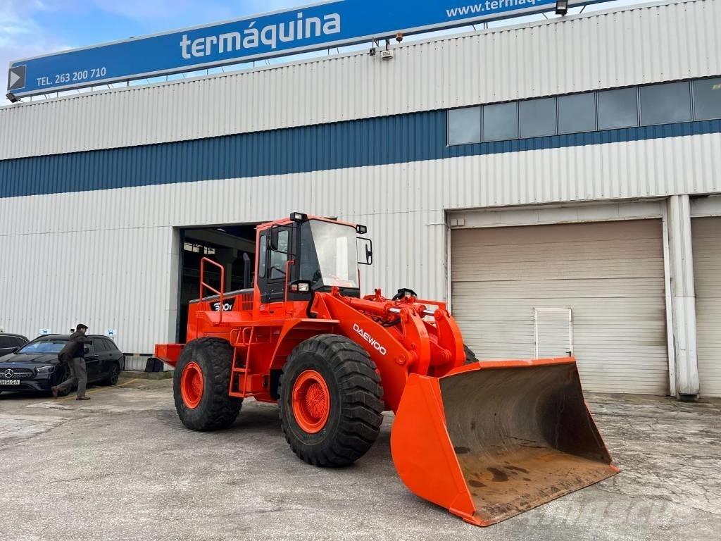 Daewoo Mega 300 III Gumikerekes homlokrakodók
