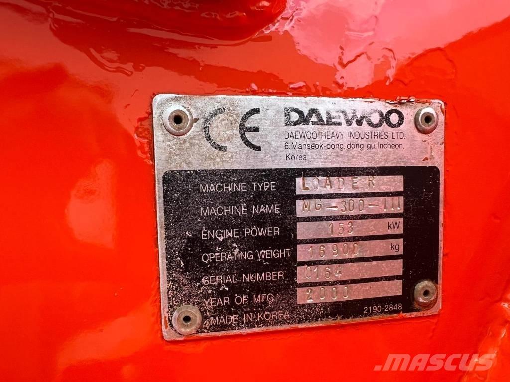 Daewoo Mega 300 III Gumikerekes homlokrakodók