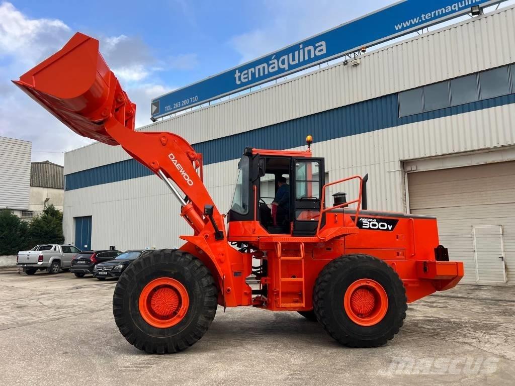 Daewoo Mega 300 III Gumikerekes homlokrakodók