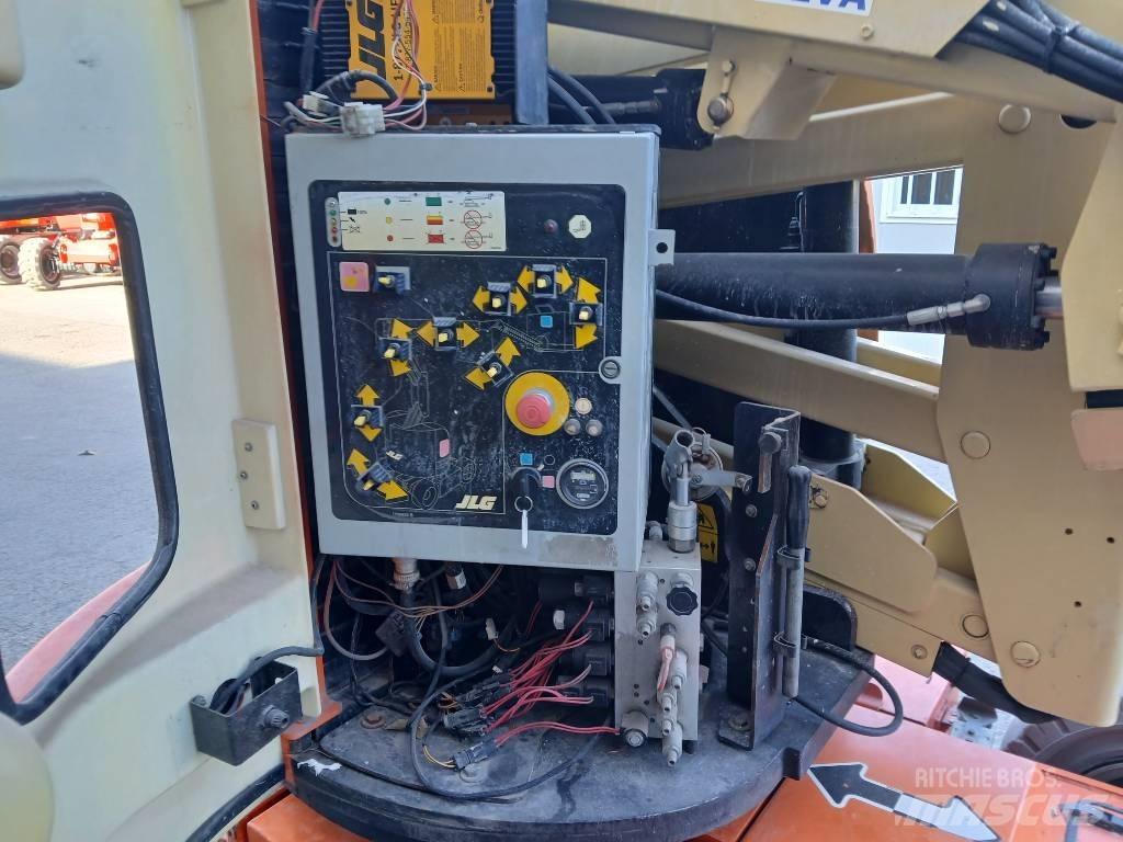 JLG E300AJP Karos emelők
