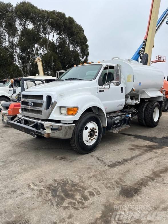 Ford F750 Tartályos teherautók
