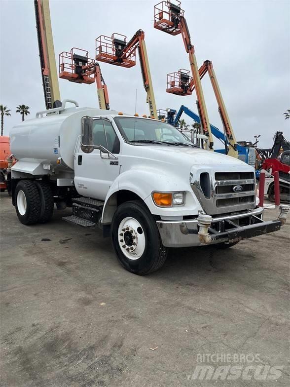Ford F750 Tartályos teherautók