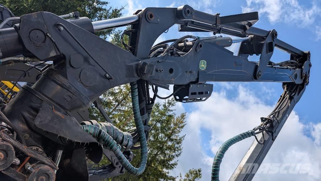 John Deere 1270 G Betakarítók