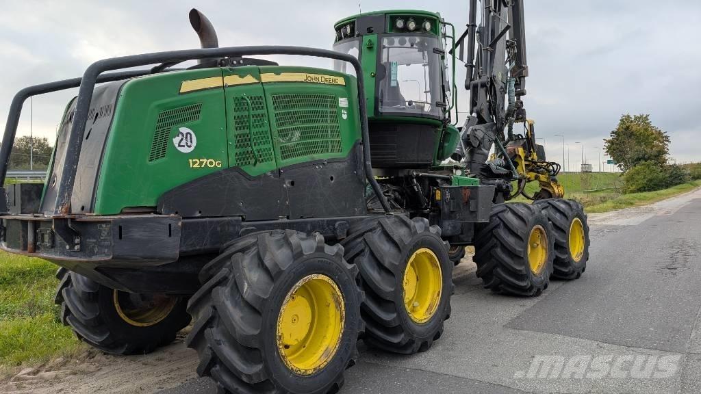 John Deere 1270 G Betakarítók