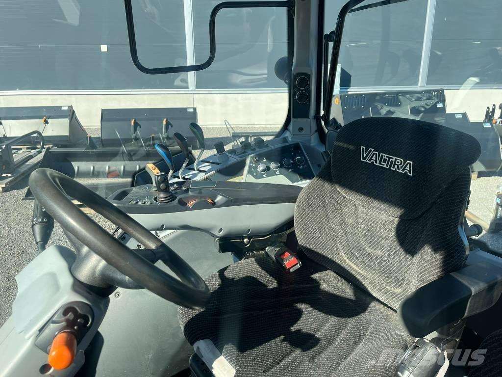 Valtra N 104 HiTech Traktorok