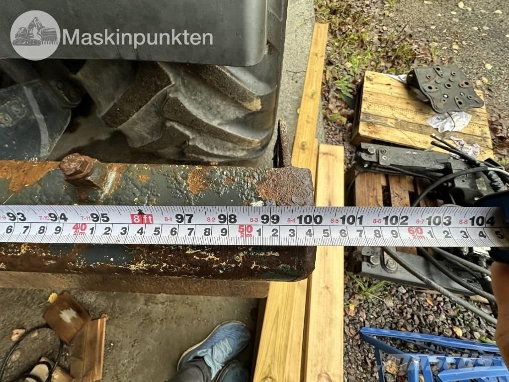 Komatsu PW 148-8 Gumikerekes kotrók