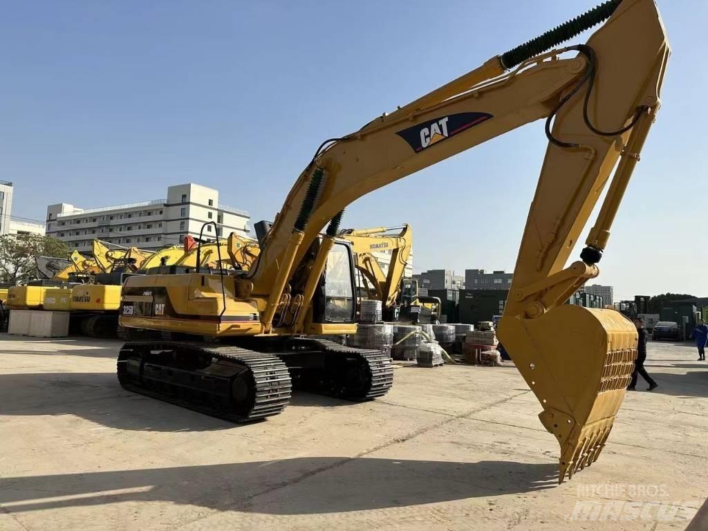 CAT 325 B L Lánctalpas kotrók