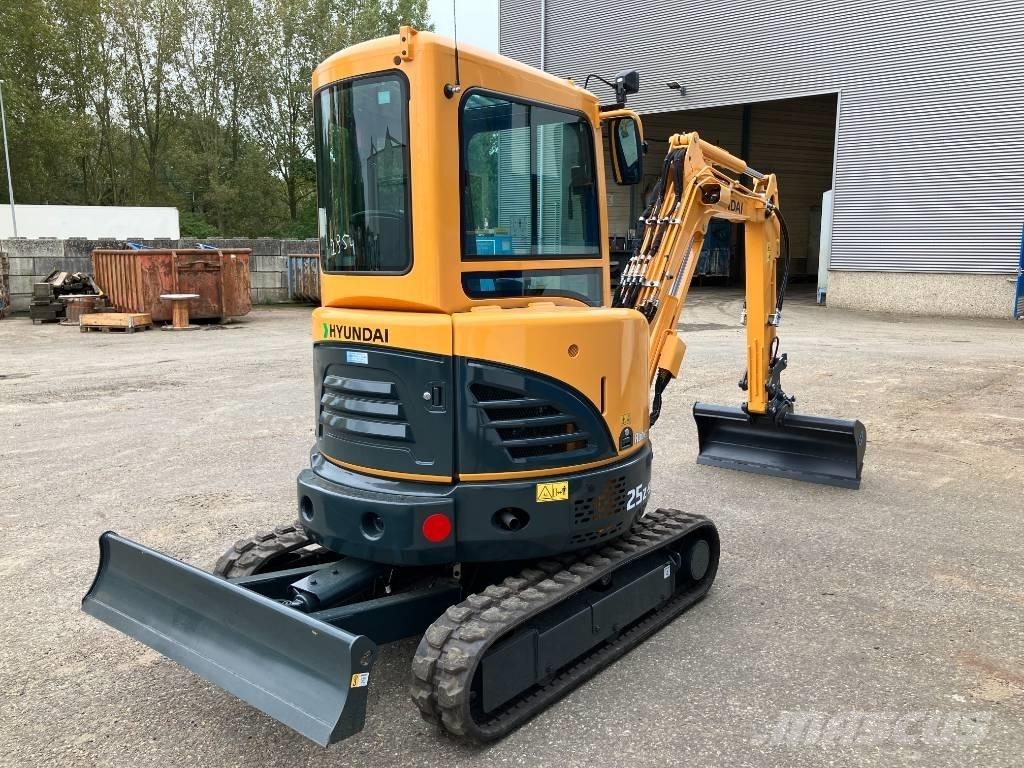 Hyundai R25Z-9AK Mini kotrók < 7t