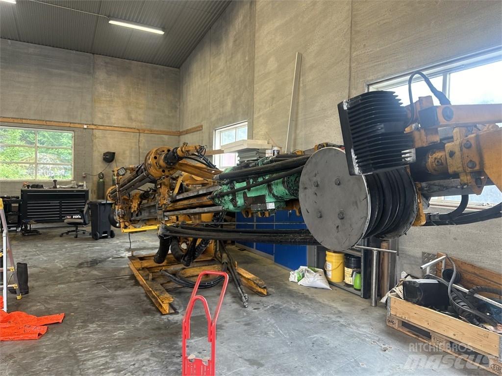 CAT 335 F L Talaj fúró