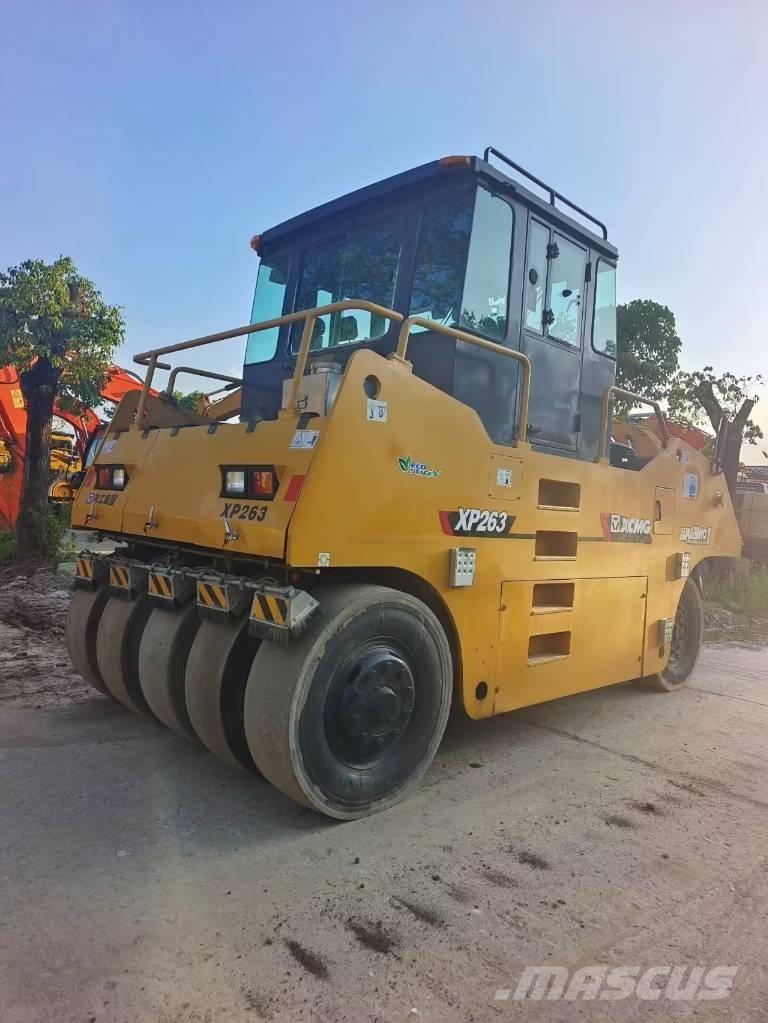 XCMG XP 263 Pneumatikus kerekes hengerek