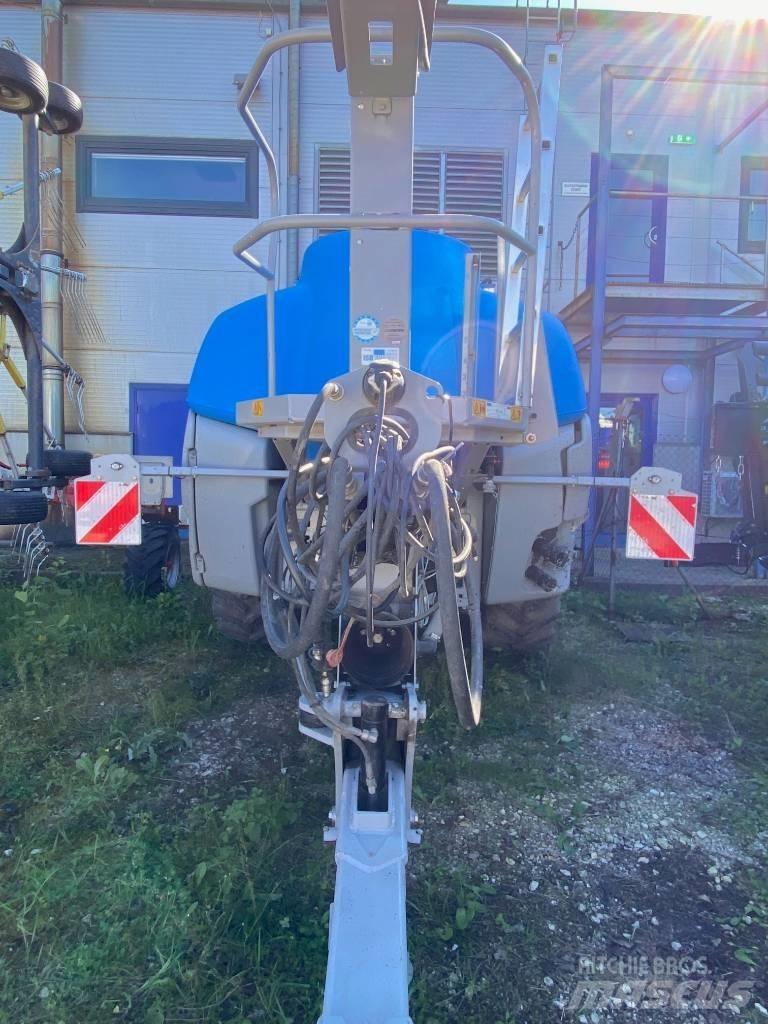 Lemken Vega 12/4000 Vontatott trágyaszórók