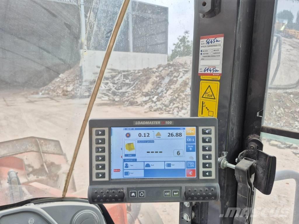 Hitachi ZW 250-6 Gumikerekes homlokrakodók