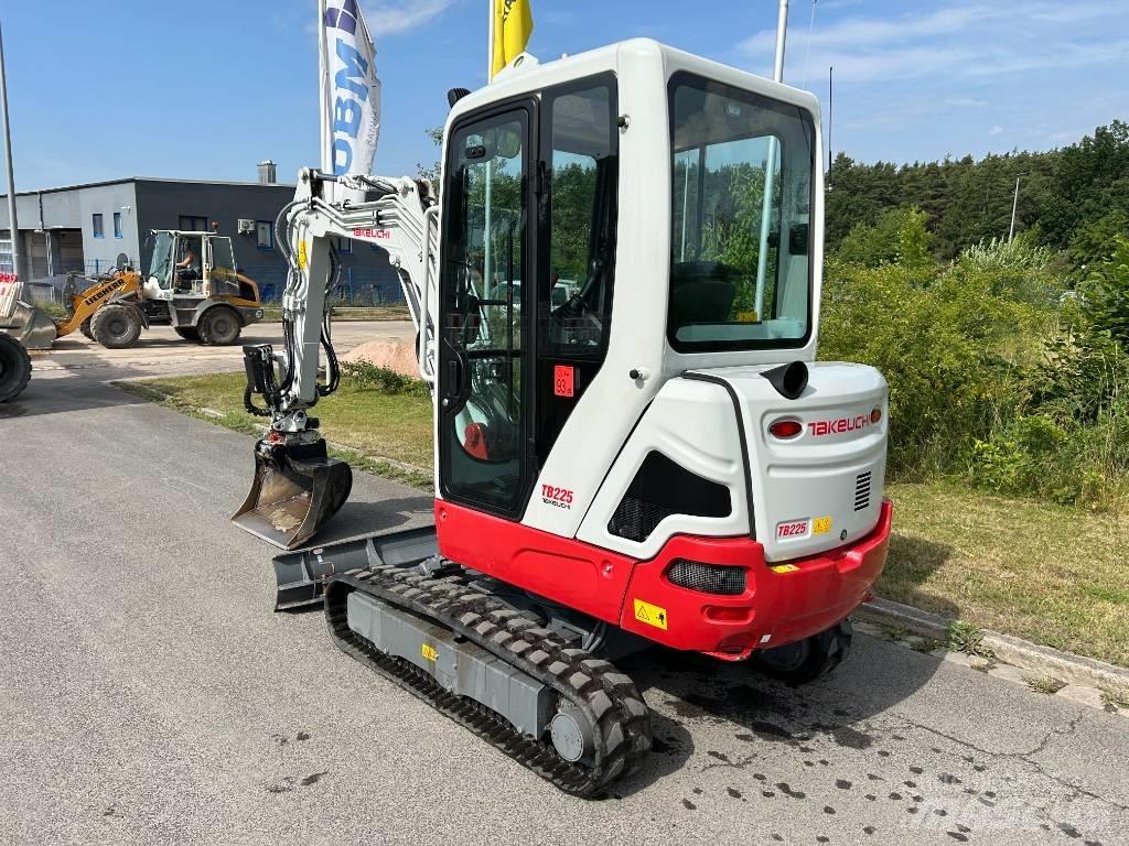 Takeuchi TB 225A V5 Mini kotrók < 7t