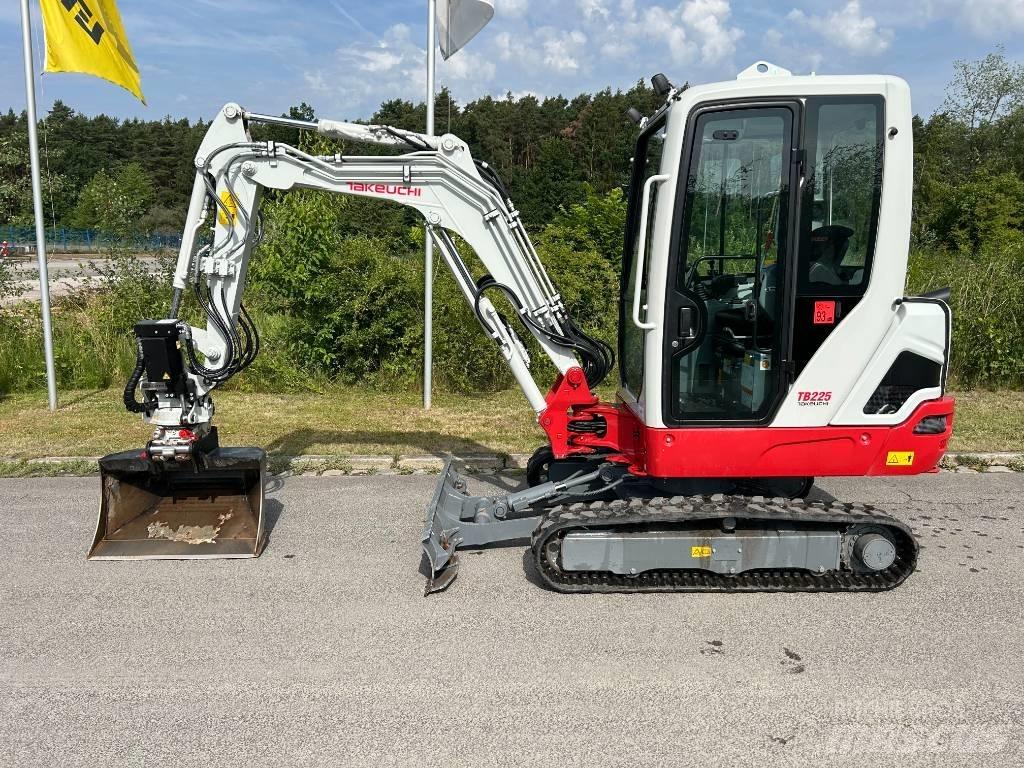 Takeuchi TB 225A V5 Mini kotrók < 7t