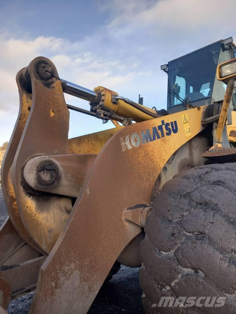 Komatsu WA 600-6 Gumikerekes homlokrakodók