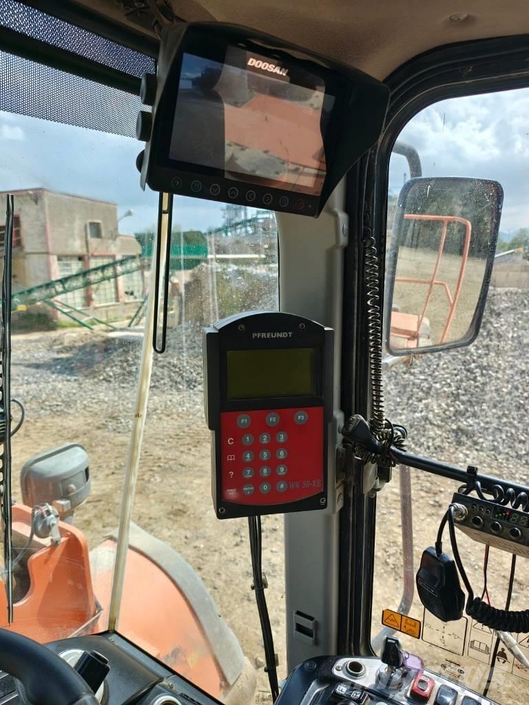 Doosan DL 550-5 Gumikerekes homlokrakodók