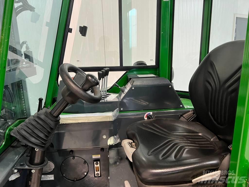 Combilift CB2500 lpg Tolóoszlopos négyutas targonca