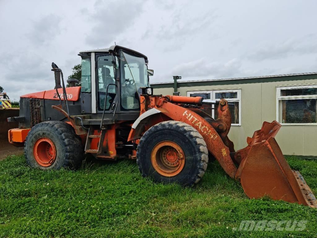 Hitachi ZW 220 Gumikerekes homlokrakodók
