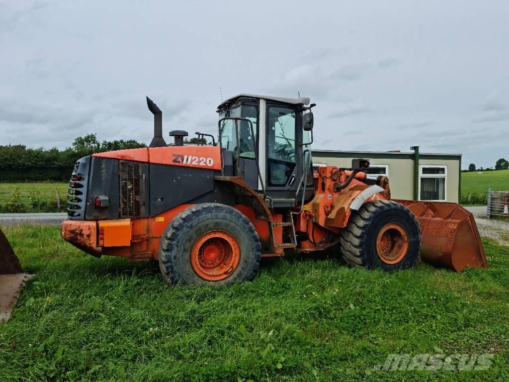 Hitachi ZW 220 Gumikerekes homlokrakodók