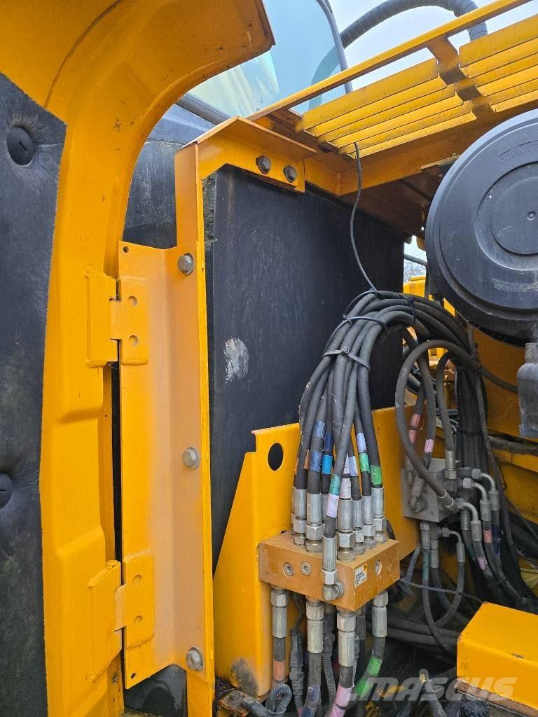 JCB JS 210 LC Lánctalpas kotrók