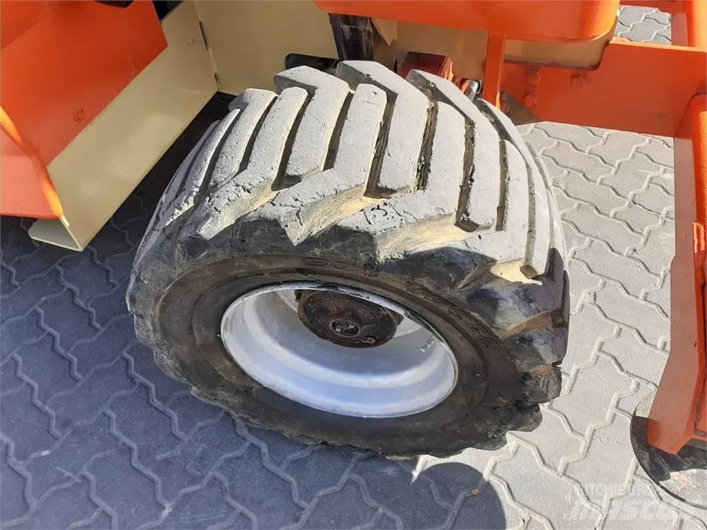 JLG 4394RT Ollós emelők