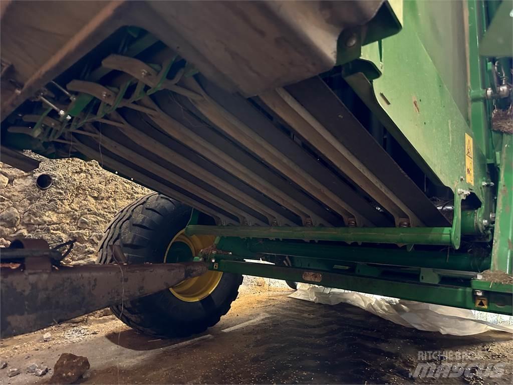 John Deere V461M Körbálázók