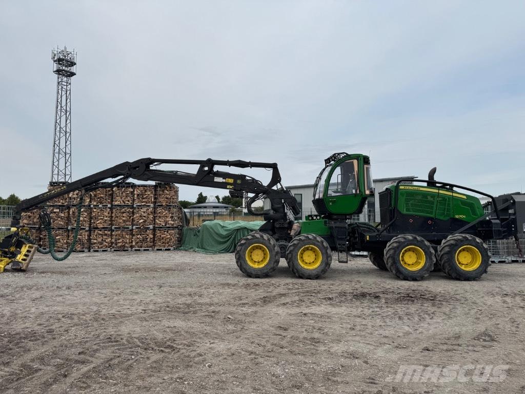 John Deere 1270 G Betakarítók
