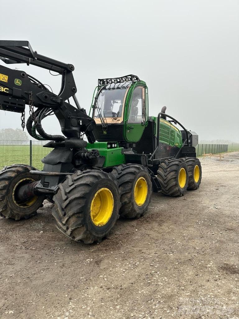 John Deere 1270 G Betakarítók