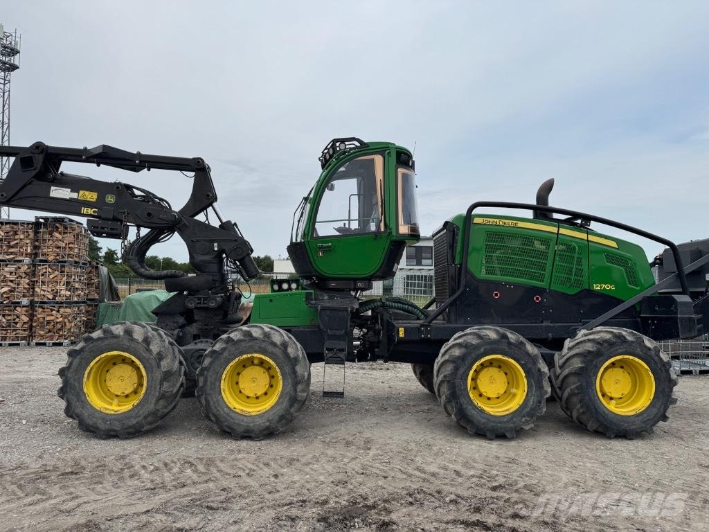 John Deere 1270 G Betakarítók