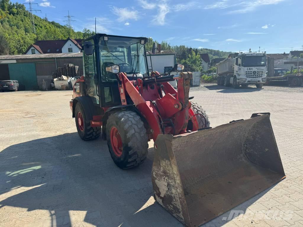 CAT 906M Gumikerekes homlokrakodók