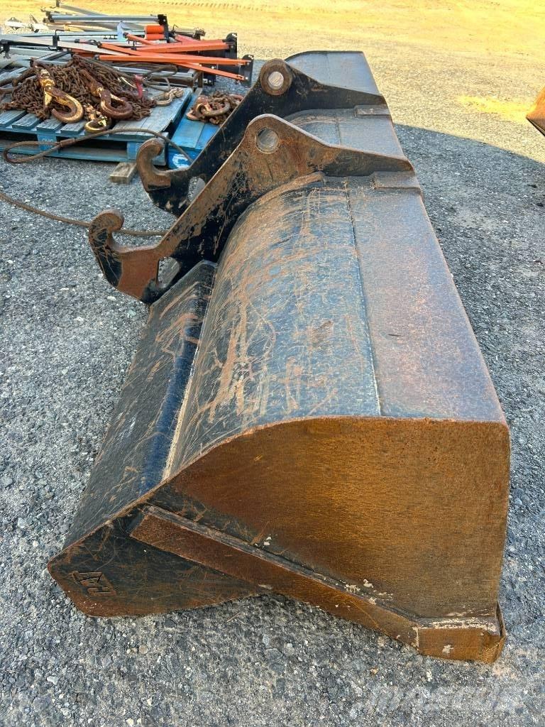 CAT 420F2 IT Kotrórakodók