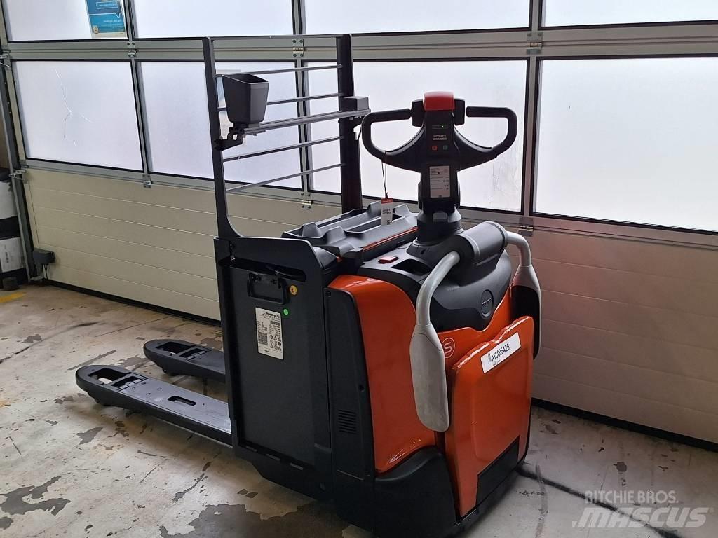 BT LPE220 Alacsony emelőkocsi