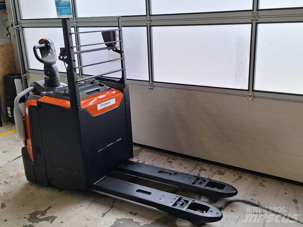 BT LPE220 Alacsony emelőkocsi
