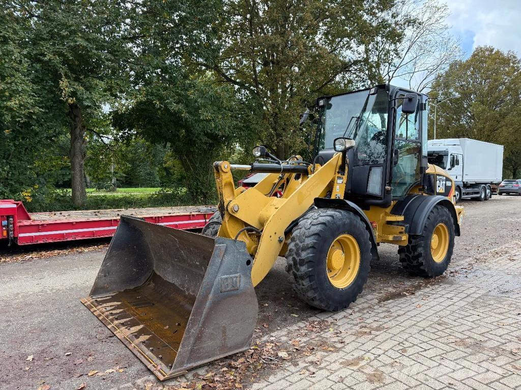 CAT 908H Gumikerekes homlokrakodók