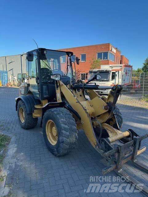 CAT 908 H Gumikerekes homlokrakodók