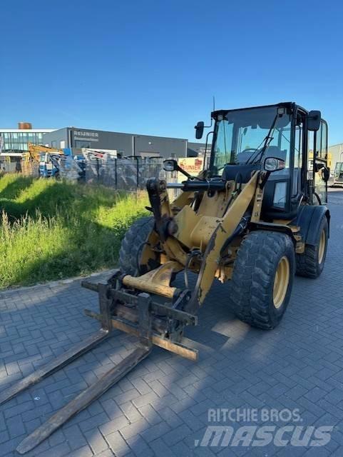 CAT 908 H Gumikerekes homlokrakodók