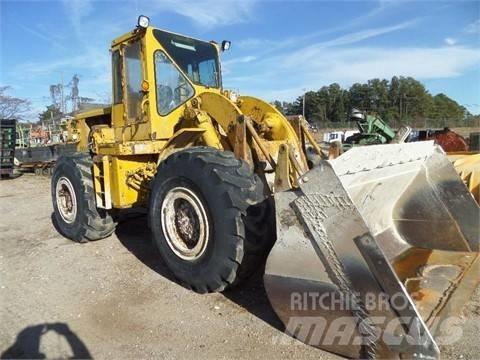 CAT 966 C Gumikerekes homlokrakodók